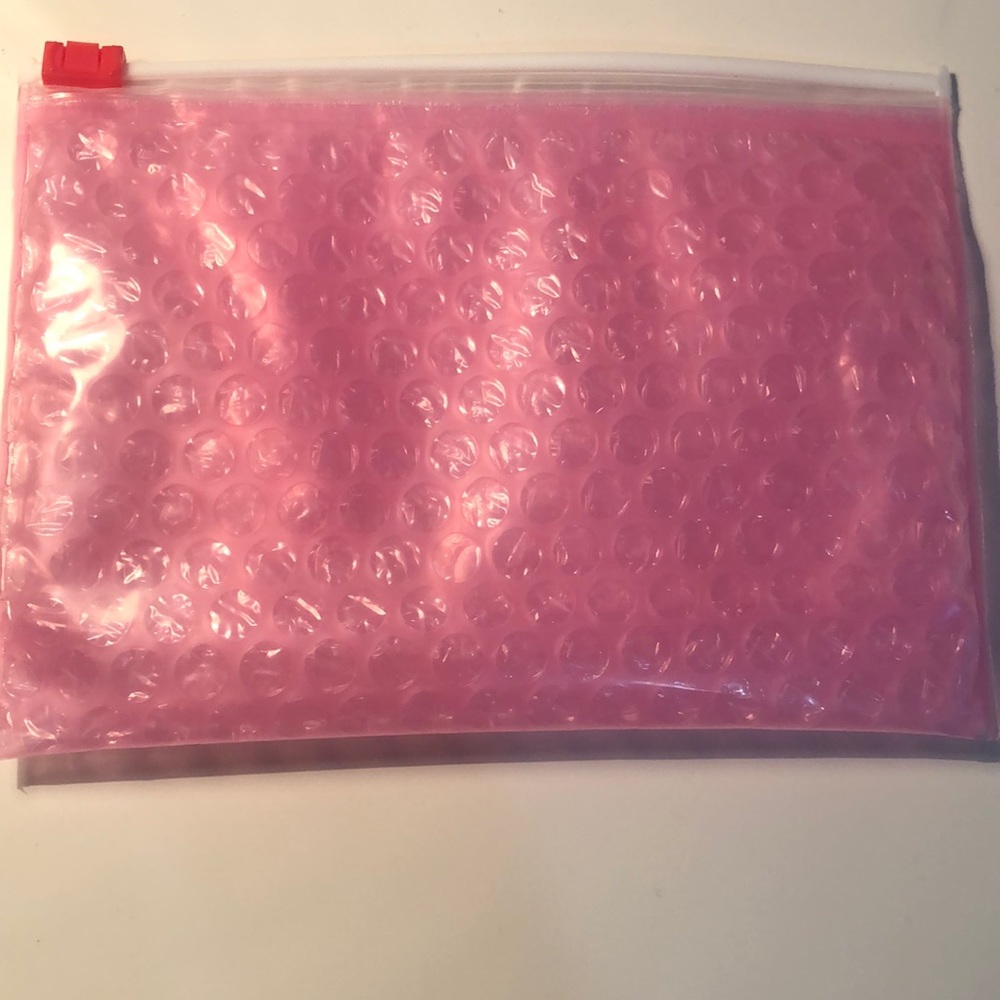 glossier pink pouch 💞